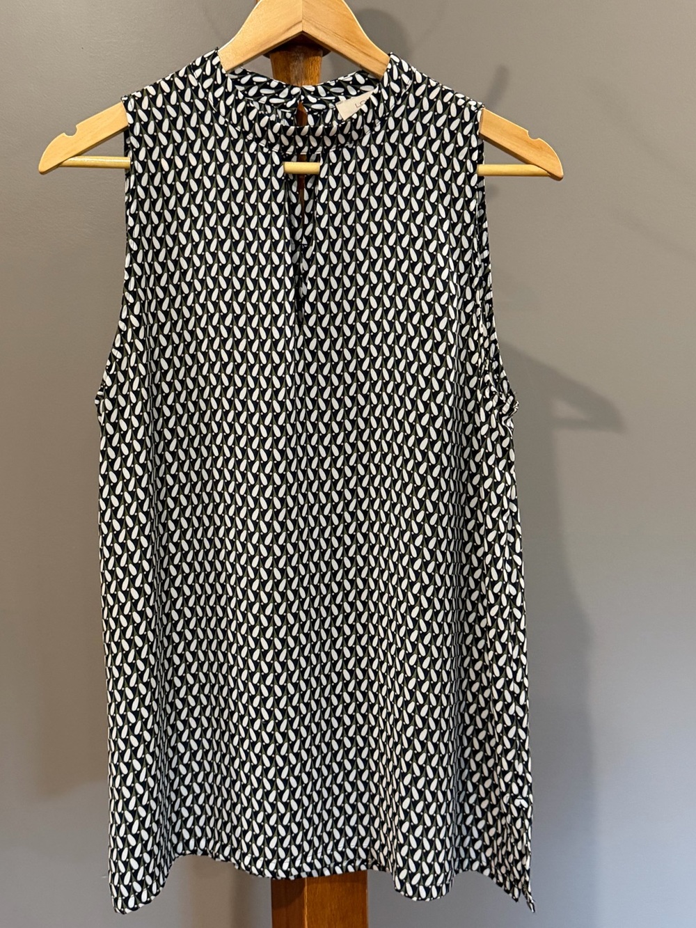 LOFT Navy and White Sleeveless Patterned Blouse